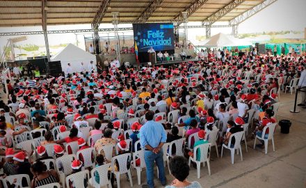 President Duque announces new measures in the low-income Cartagena neighborhood of El Pozón during a Christmas gift handout event. Photo credit: Juan Pablo Bello – Presidencia de la República