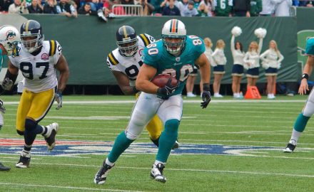 Miami Dolphins tight end running with the football. (Photo credit: Ed Yourdon)