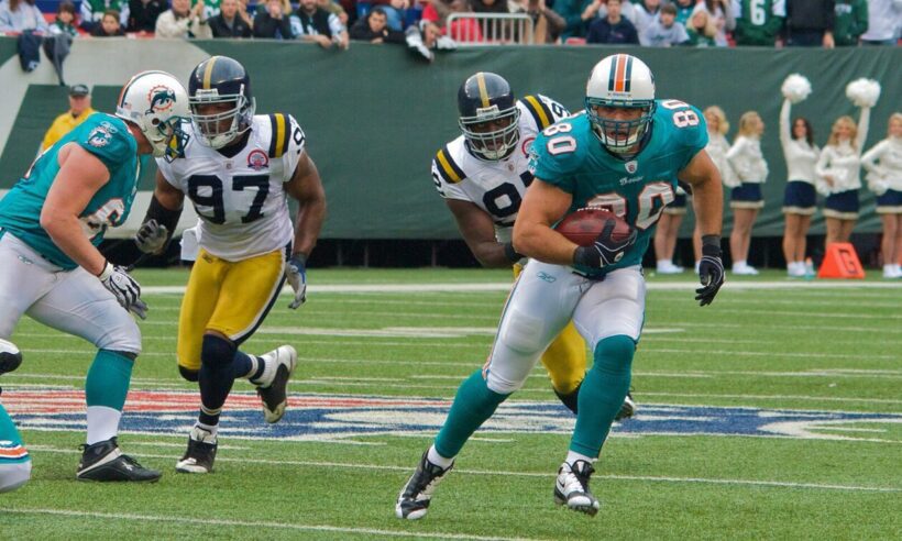 Miami Dolphins tight end running with the football. (Photo credit: Ed Yourdon)