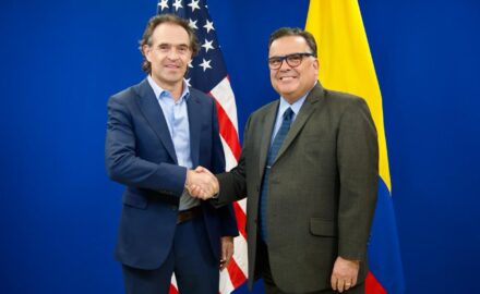 Ambassador Palmieri pledged the total cooperation of the US government and its resources to support Colombian law enforcement, and to bring any American perpetrators to justice, including extradition of American citizens to Colombia. Translation by Finance Colombia: