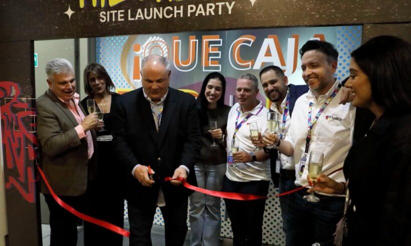TaskUs Medellín Ribbon Cutting (photo: Loren Moss)
