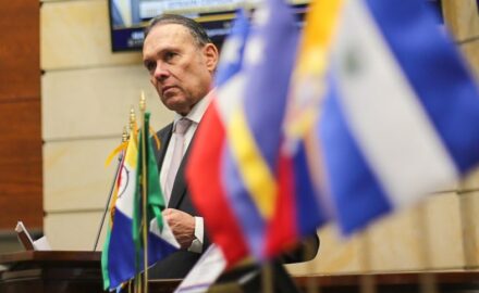 Senate President Efraรญn Cepeda (Photo: Senado de la Repรบblica