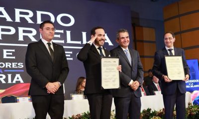 President-elect Abelardo de la Espriella, left, and Vice President-elect José Manuel Restrepo hold their official credentials during the certification ceremony conducted by Colombia’s National Electoral Council. Photo courtesy of the National Electoral Council.