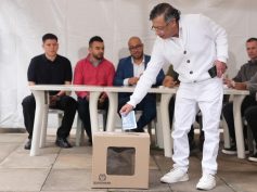 Gustavo Petro voting