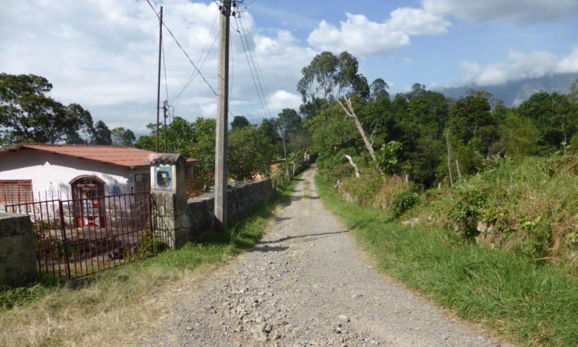 A rural cottage in Cundinamarca, Colombia (photo: Loren Moss)