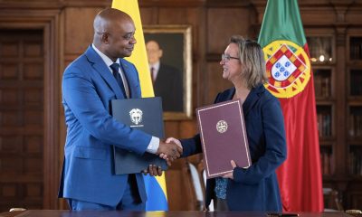 Former Colombian Foreign Minister Luis Gilberto Murillo (left) and then-Portuguese Ambassador to Colombia Catarina de Mendoza during the signing of the memorandum of understanding between Colombia and Portugal, October 2, 2024. Photo courtesy of Colombia's Ministry of Foreign Affairs.