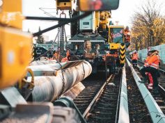 Construction workers on the job. According to the report, more formal employment are vulnerable to market changes, and workers are receiving a lower income relative to the minimum wage. Stock photo by Kevin Seibel via Pixabay.