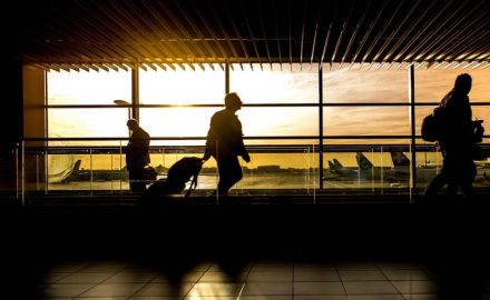 Tourists traveling through an airport. The Colombian government reported that tourism and service-oriented industries has driven the non-mining economic growth within the country. Stock photo by Rudy and Peter Skitterians via Pixabay.