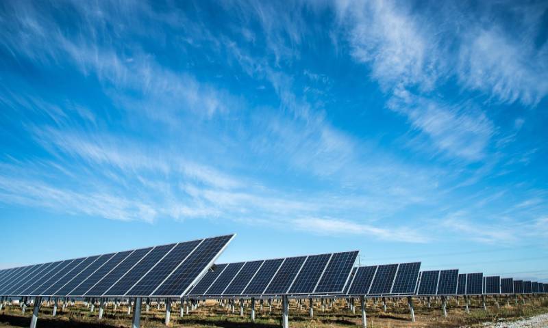 Solar panels arranged together in a solar farm. The NOVVA deal by ABO Energy showcases the Singaporean company's hunger for expansion across the world. Stock photo by Solar Energy/solarpanal355 via Pixabay.