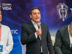 Photo of Mauricio Lizcano announcing the inclusion of 5G in Colombia. (Photo: MinTic)