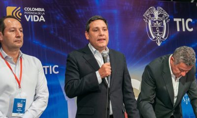 Photo of Mauricio Lizcano announcing the inclusion of 5G in Colombia. (Photo: MinTic)