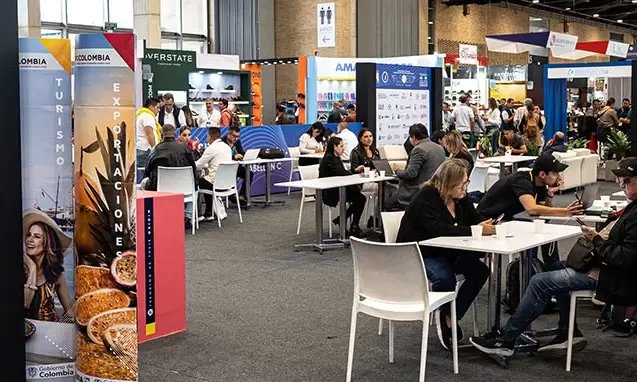 Networking in a previous ILFS exhibition. (Photo : ILFS)