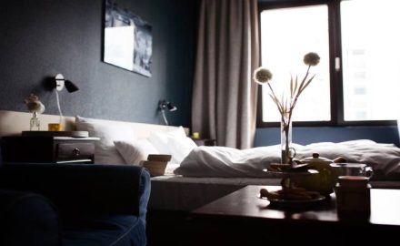 According to a first-quarter report released by DANE, hotel occupancy has fallen as tourism revenue slows its growth. Photo by Manuela Jaeger from Pixabay.