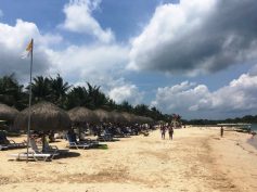 Beachside in Barú, Colombia (photo by Loren Moss)