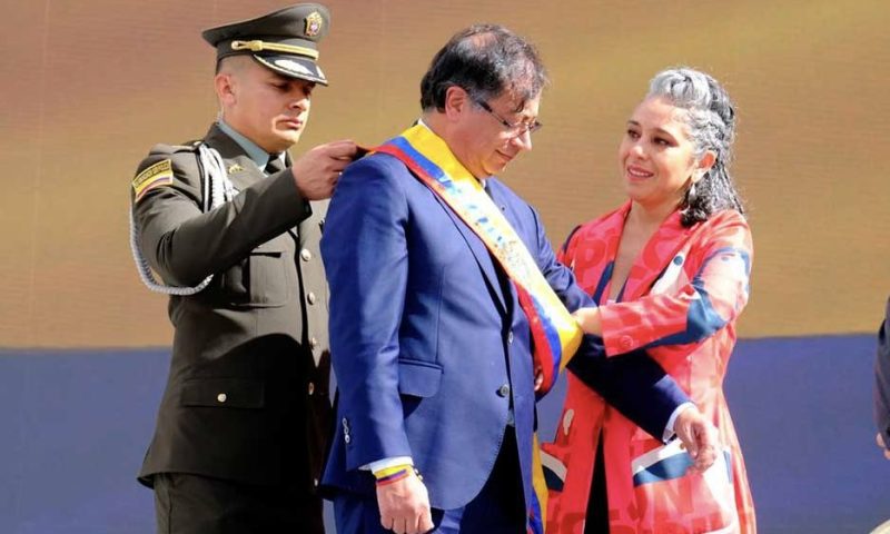 Congresswoman María José Pizarro places the presidential sash on Gustavo Petro during his inauguration at Plaza de Bolívar in Bogotá on August 7, 2022. Photo courtesy of the Presidency of Colombia.