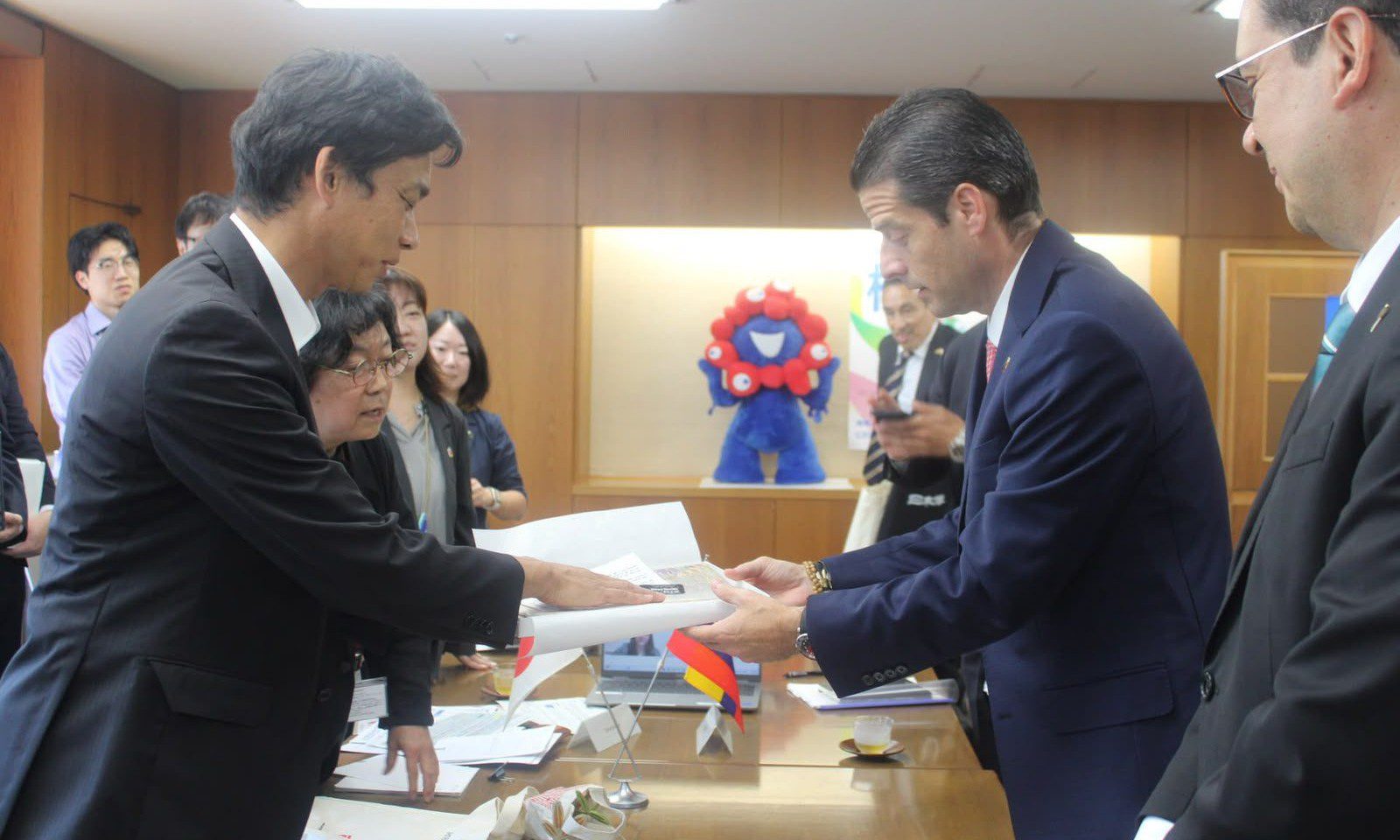 Colombia Moves to Revive Japan Trade Pact, Courts New Toyota Investment in Tokyo